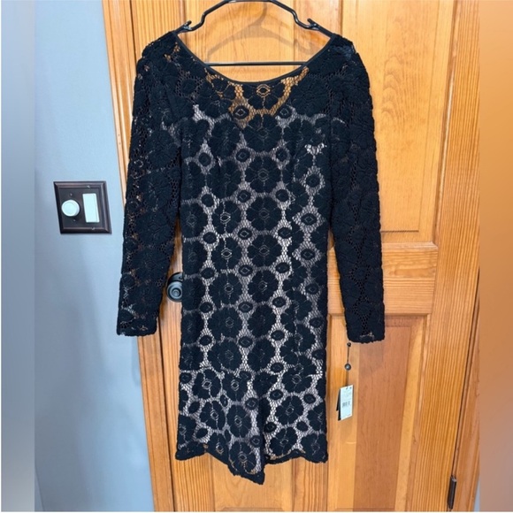 Adrianna Papell textured floral lace flounce dress- size 6 - Picture 3 of 9